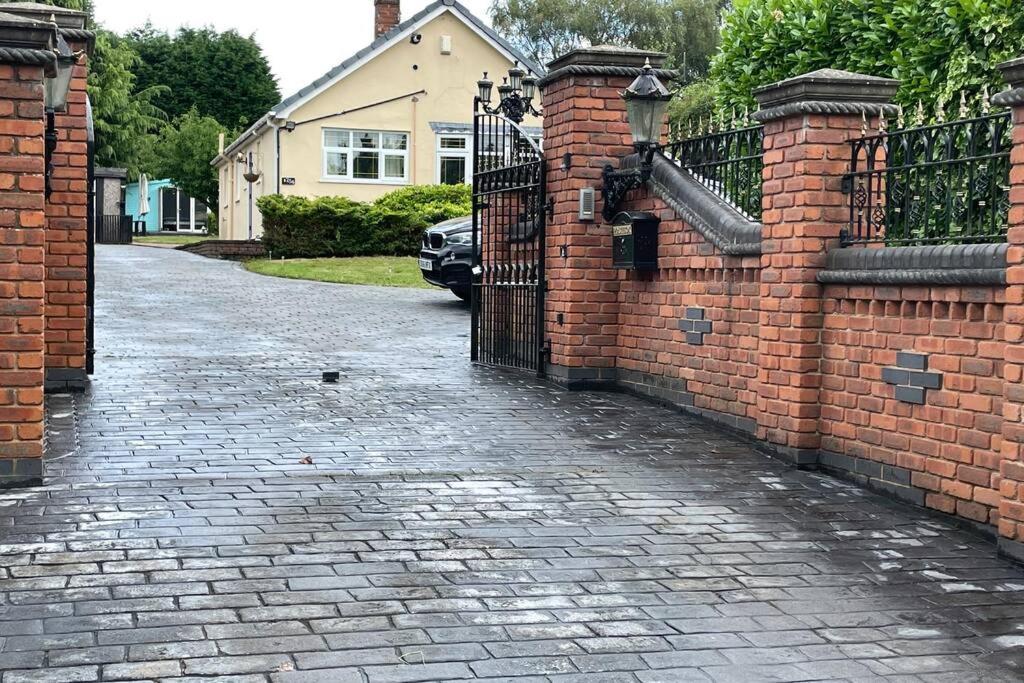Hednesford Detached Bungalow II Big Garden II Pet Friendlyヴィラ エクステリア 写真