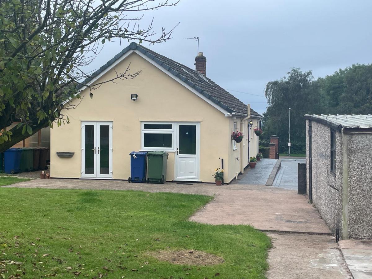Hednesford Detached Bungalow II Big Garden II Pet Friendlyヴィラ エクステリア 写真