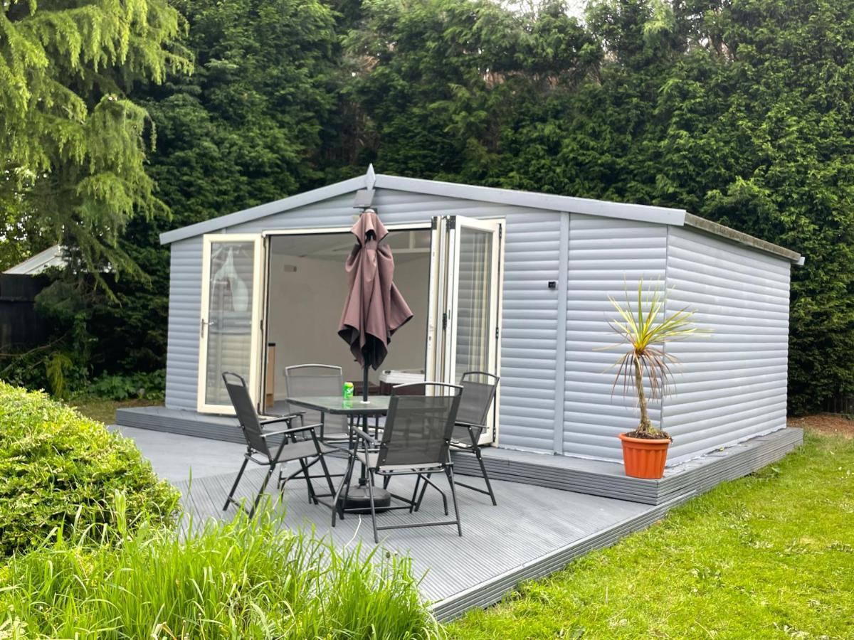 Hednesford Detached Bungalow II Big Garden II Pet Friendlyヴィラ エクステリア 写真